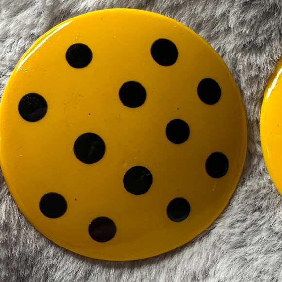 Vintage Yellow Polka Dot Earrings 💰FREE WHEN BUNDLED💰 - Picture 2 of 3